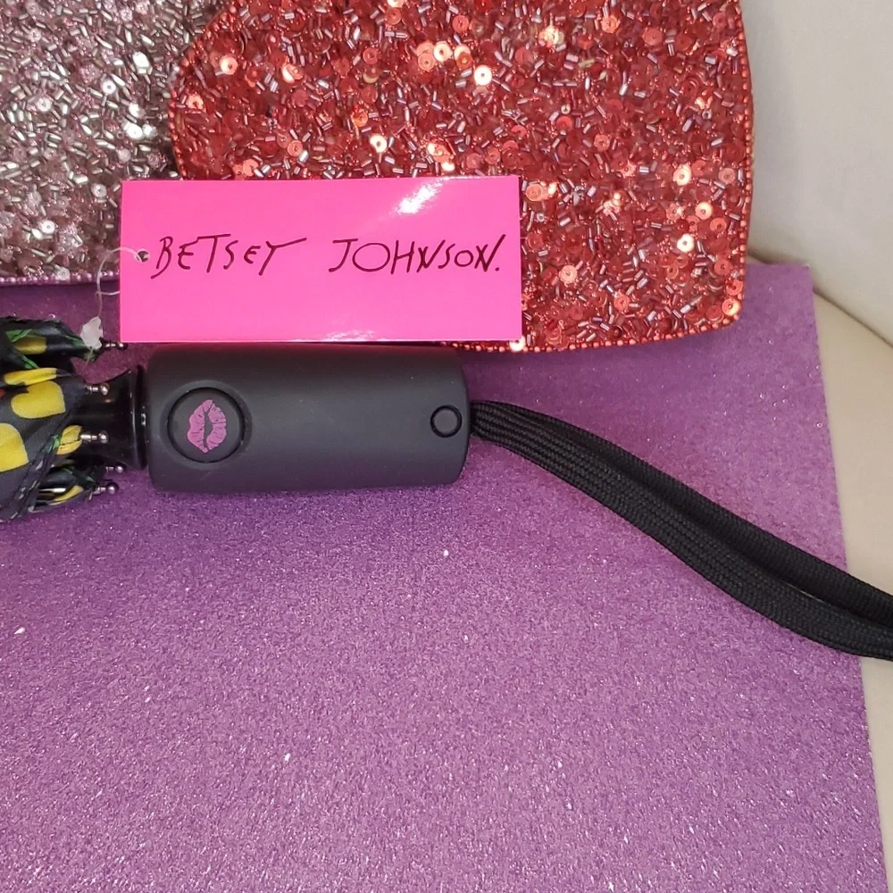 Betsey Johnson 💖NWT💖 Heart Rainbow Umbrella!  💖💖💖 - Picture 5 of 9